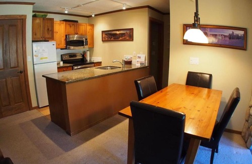 Sun Peaks Cabin | Fireside Lodge #409 By Bear Country