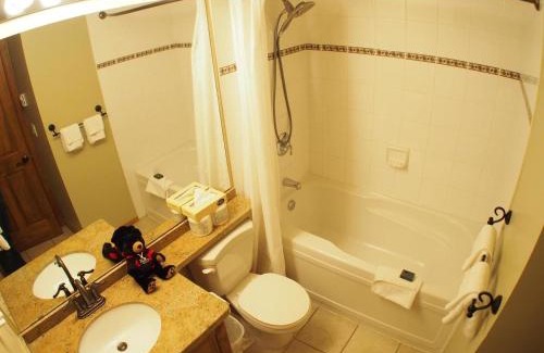 Sun Peaks Cabin | Fireside Lodge #409 By Bear Country