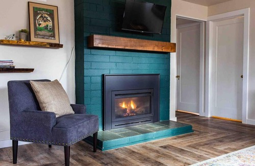 Rogers Park Apartment | Fireweed Gardens in Roger’s Park