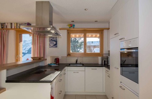 Adelboden Apartment | First-class vacation apartment with top views of the mountains.