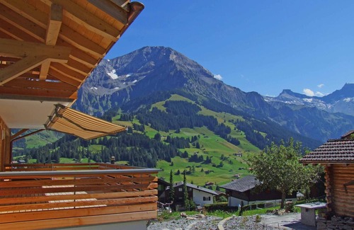 Adelboden Apartment | First-class vacation apartment with top views of the mountains.