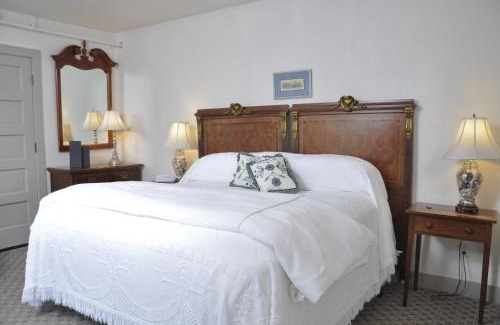 Nags Head Hotel | First Colony Inn