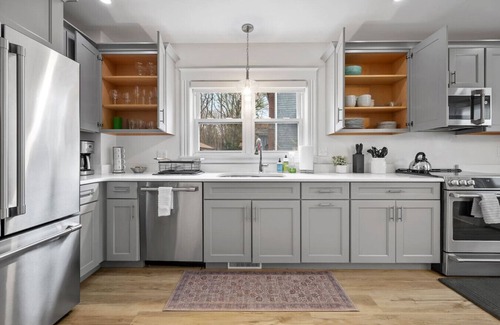 Salisbury Street Apartment | First Floor Large Condo 2bed/2bath w/parking