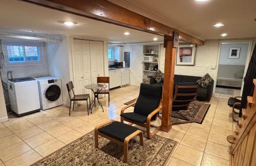 North Cleveland Park Apartment | First Floor One Bedroom Apartment with Full Kitchen & Bath