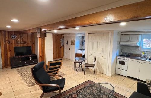 North Cleveland Park Apartment | First Floor One Bedroom Apartment with Full Kitchen & Bath