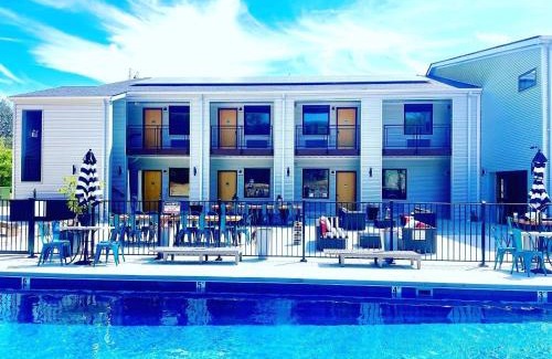 Pacific Hotel | First Floor Suite Near St Louis With Pool