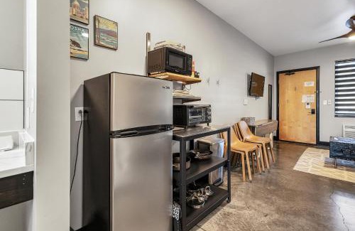 Pacific Hotel | First Floor Suite Near St Louis With Pool