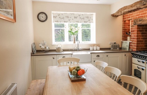 Smisby Cottage | FIRTREE COTTAGE, with open fire in Ashby-De-La-Zouch
