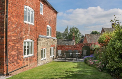 Smisby Cottage | FIRTREE COTTAGE, with open fire in Ashby-De-La-Zouch