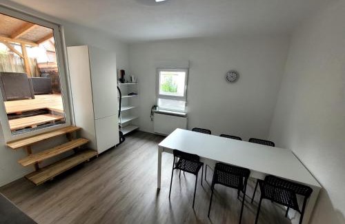 Villingen-Schwenningen Apartment | Fischer Apartment 1 - moderne Monteurs- & Ferienwohnung mit 2 Schlafzimmern - neu renoviert mit großer privater Terrasse