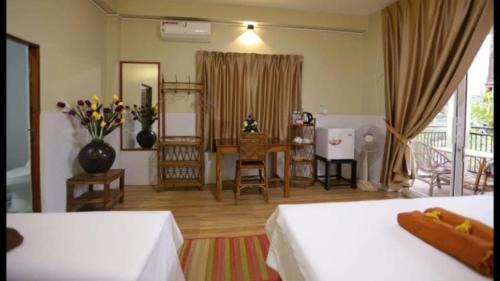 Traeuy Kaoh House | Fish Island Bungalows