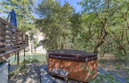 Salyer House | Fisher's River Bar- Private Beach Access