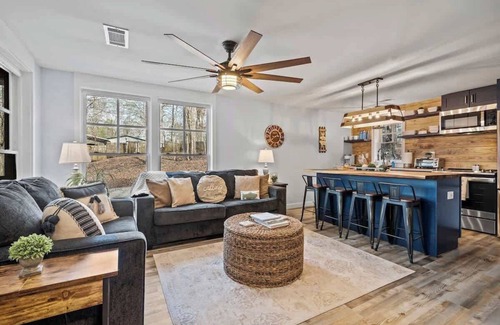 Milledgeville House | Fisherman’s dock, kayaks, canoe & paddle board!