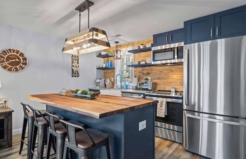 Milledgeville House | Fisherman’s dock, kayaks, canoe & paddle board!