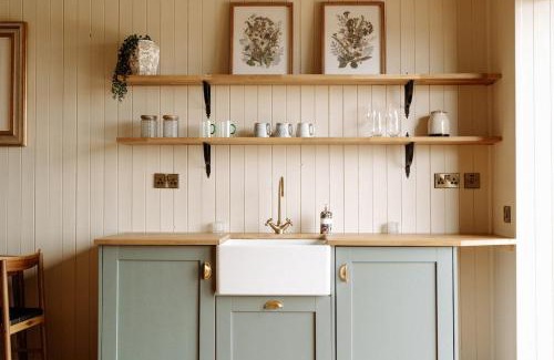 Roscoe House | Fisherman's Lodge at Angliham Estate