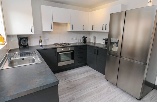 Mirfield House | FISHERMAN'S RETREAT, pet friendly, with a garden in Mirfield