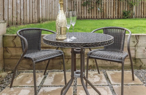 Mirfield House | FISHERMAN'S RETREAT, pet friendly, with a garden in Mirfield