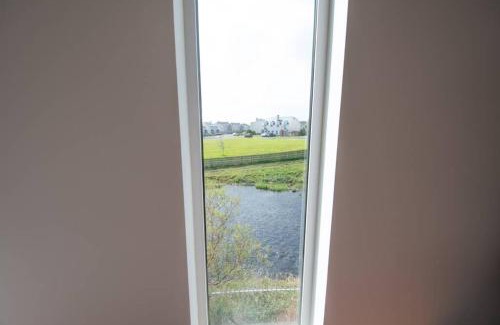 Fivemilebourne House | Fishermans Cottage Stunning Two Bedroom with Views close to town