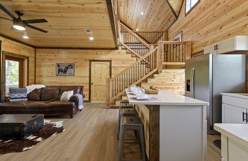Golden Cabin | Fishing + Hot Tub | Waterfront | Fire Pit | Grill