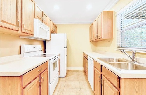 Historic Downtown Kissimmee Condo | Fishing Kayak Waterfront Condo with Big Yard Pet Friendly Near Disney