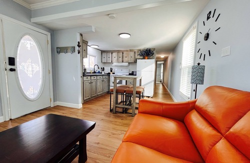 Prosperity House | Fishing Paradise. Super relaxing 2-bedroom Lakefront with AMAZING Screened porch