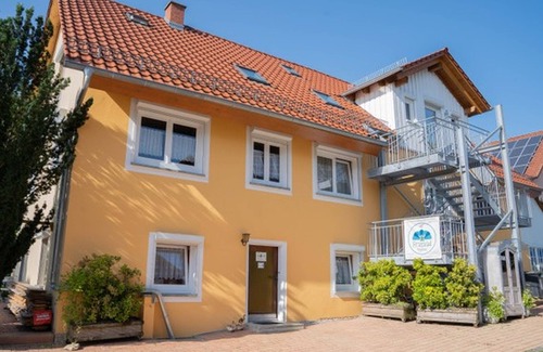 Engen Apartment | Five-bed room 30 sqm with private shower and shared WC, max. 5 persons