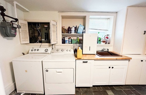 Larchmont House | Five Bedroom Family Home in Larchmont - Guest Suite and Large Yard