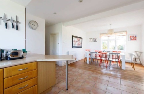 West Wittering House | Five-bedroom home steps from West Wittering beach