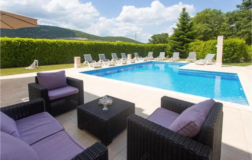 Trilj House | Five-Bedroom Holiday Home In Bisko