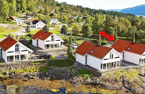 Jelsa House | Five-Bedroom Holiday home in Jelsa 1