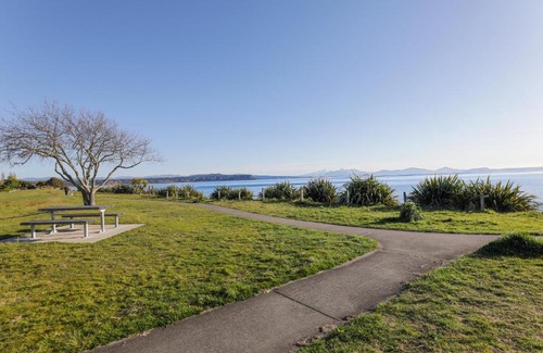 Waitahanui House | Five Mile Yay - Five Mile Bay Holiday Home