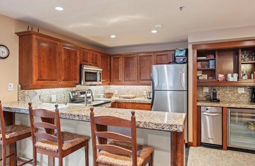 Salt Lake Mountain Resorts Condo | Five Star Luxury Ski-In Ski-Out with Mountain Views