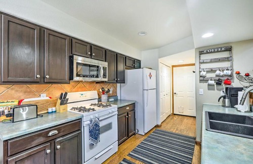 Woodlands Village House | Flagstaff Retreat with Patio and Grill about 1 Mi to NAU!