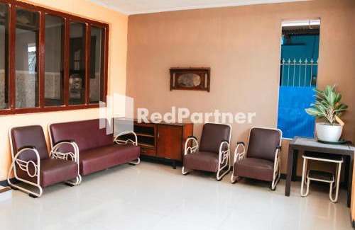 Pare Hotel | Flamboyan Asri Syariah Mitra RedDoorz near Kampung Inggris Pare