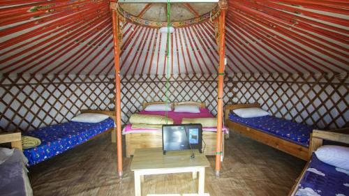 Dalanzadgad Hotel | Flaming Cliffs Ger Camp