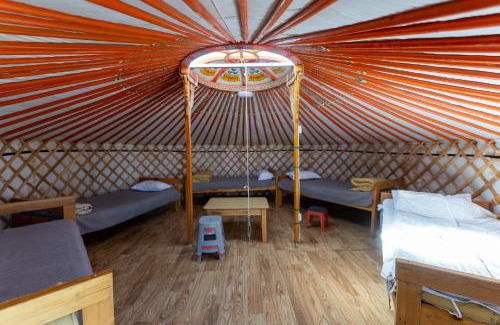 Dalanzadgad Hotel | Flaming Cliffs Ger Camp
