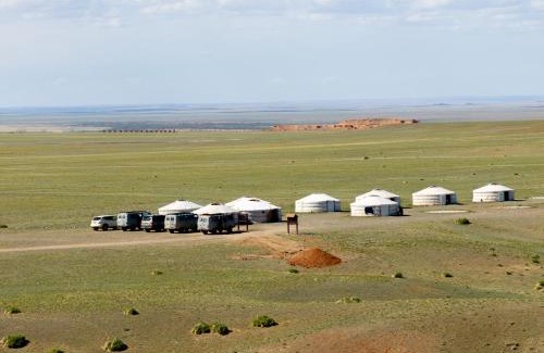 Dalanzadgad Hotel | Flaming Cliffs Ger Camp
