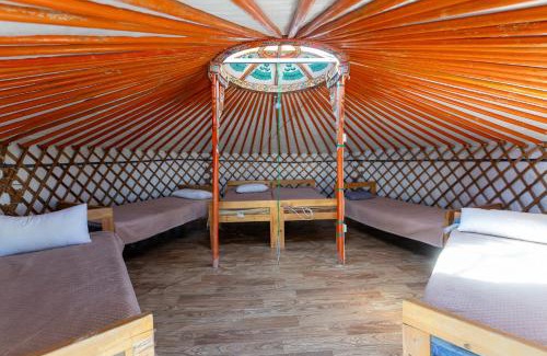 Dalanzadgad Hotel | Flaming Cliffs Ger Camp