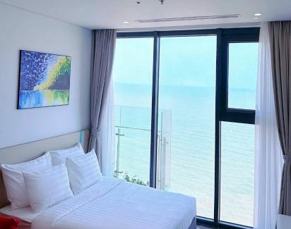 Hoang Hoa Apartment | Flamingo Hải Tiến, Deluxe Room Sea View, 2 phòng, ban công rộng và có bồn tắm massage