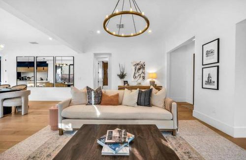 Sunshine Park Villa | Flamingo Park Paradise: Luxury Poolside Haven