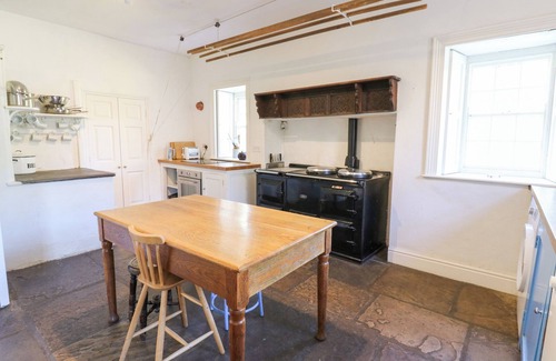 West Burton Cottage | FLANDERS HALL, pet friendly, character holiday cottage in West Burton