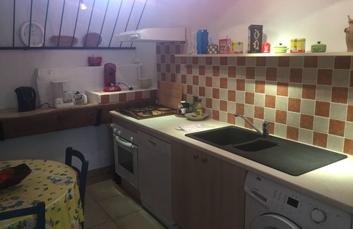 Saint-Saturnin-les-Avignon Apartment | flat - 2 rooms - 3 persons