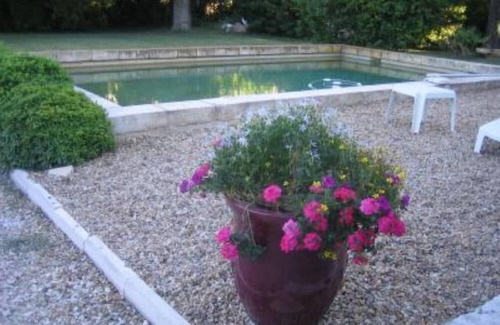Saint-Saturnin-les-Avignon Apartment | flat - 2 rooms - 3 persons