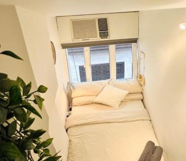 Sheung Wan Apartment | Flat B, private bathroom, private kitchen pantry