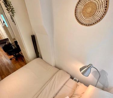 Sheung Wan Apartment | Flat B, private bathroom, private kitchen pantry