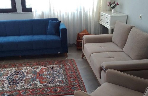 Cumhuriyet Apartment | Flat Close to Sea with Balcony in Seferihisar