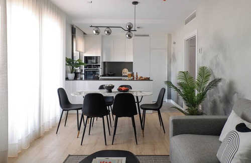 Palma-Palmilla Apartment | Flat like in a skyscraper in Manhattan , but with views of old Malaga Urban Sky
