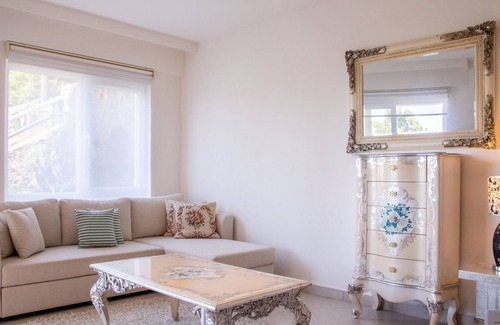 Sogucak Apartment | Flat with Pool and Garden 1 min to Golf Club