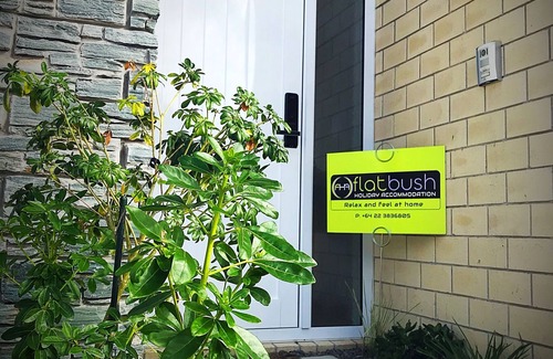 Flat Bush House | Flatbush Holiday Accommodation, 2 Bedroom Townhouse | Apartment KK39