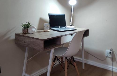 Goodwood Apartment | Flatlet Close to N1&N7 Offstreet Parking